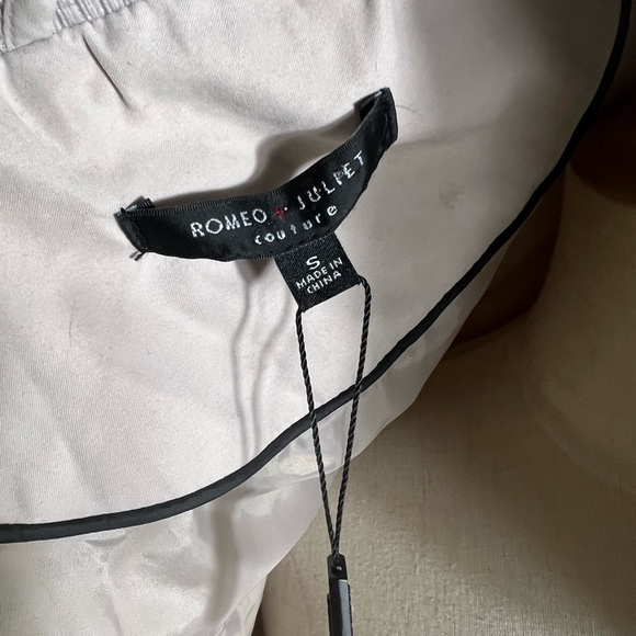 NWT ROMEO & JULIET $228 Funnel Neck Puffer Coat Cream/Gray Womens Small - Picture 9 of 10